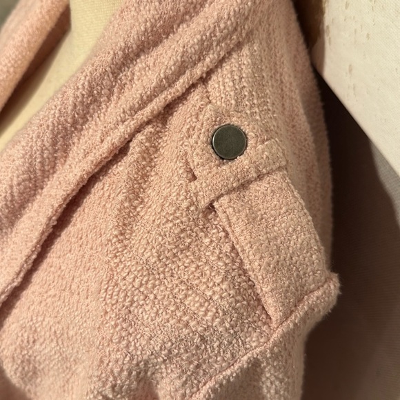 Steve Madden Pink Duster with gun-metal hardware, textured fabric size small - Picture 4 of 8